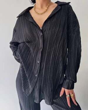 Womens Black Pleated Plisse Button Down Shirt Relaxed Fit Long Sleeve